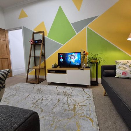 Stylish And Bright Flat In London N8 Turnpike Lane - Piccadilly Line Apartment Luaran gambar